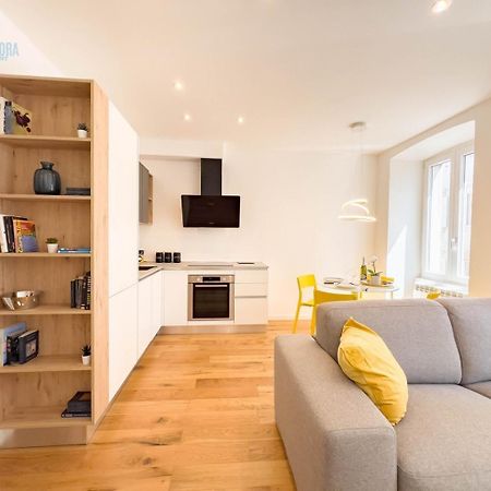 Cassa Di Risparmio 11 Tirabora Short Rent Trieste Bagian luar foto