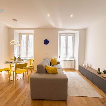 Cassa Di Risparmio 11 Tirabora Short Rent Trieste Bagian luar foto