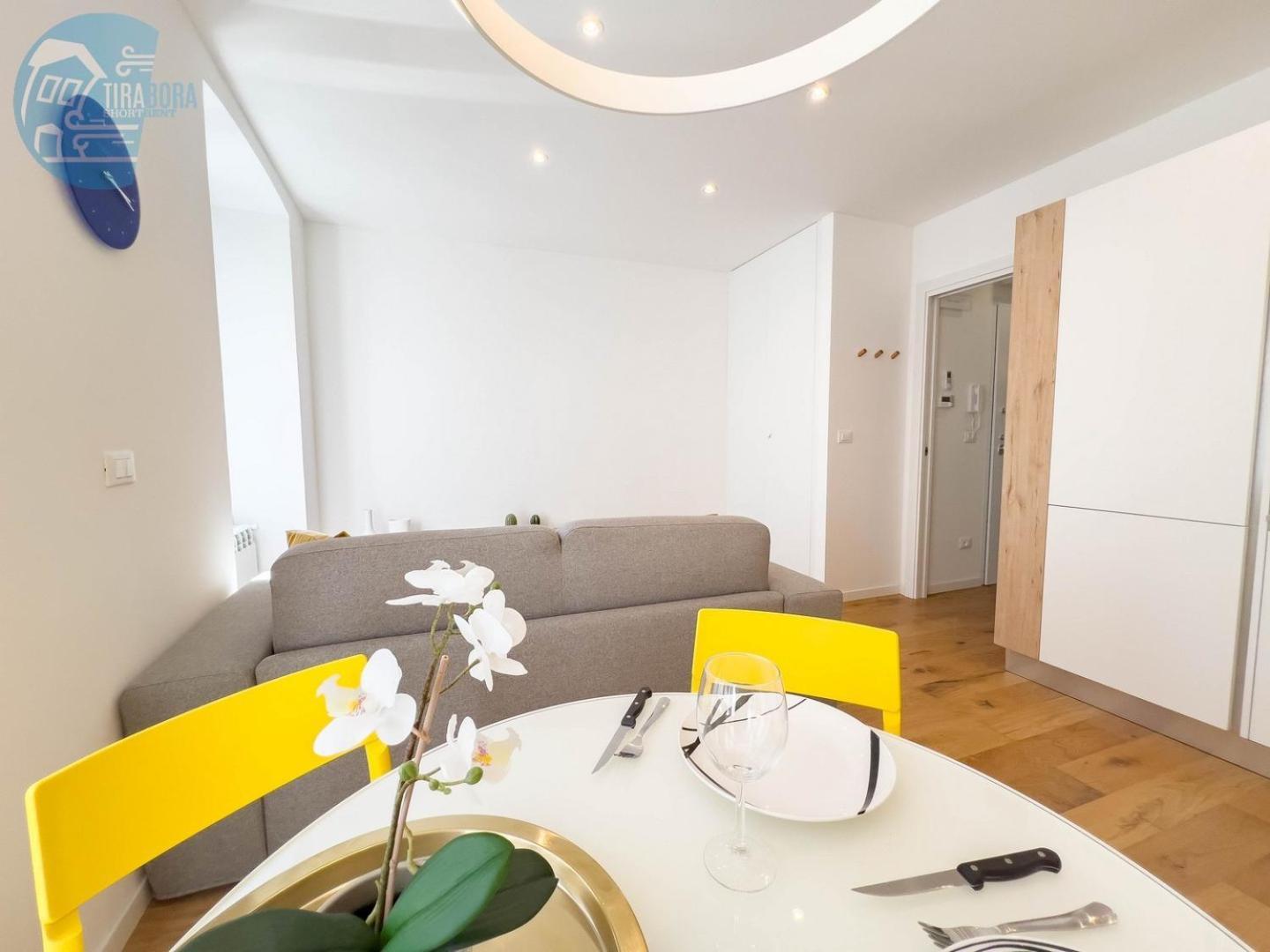 Cassa Di Risparmio 11 Tirabora Short Rent Trieste Bagian luar foto