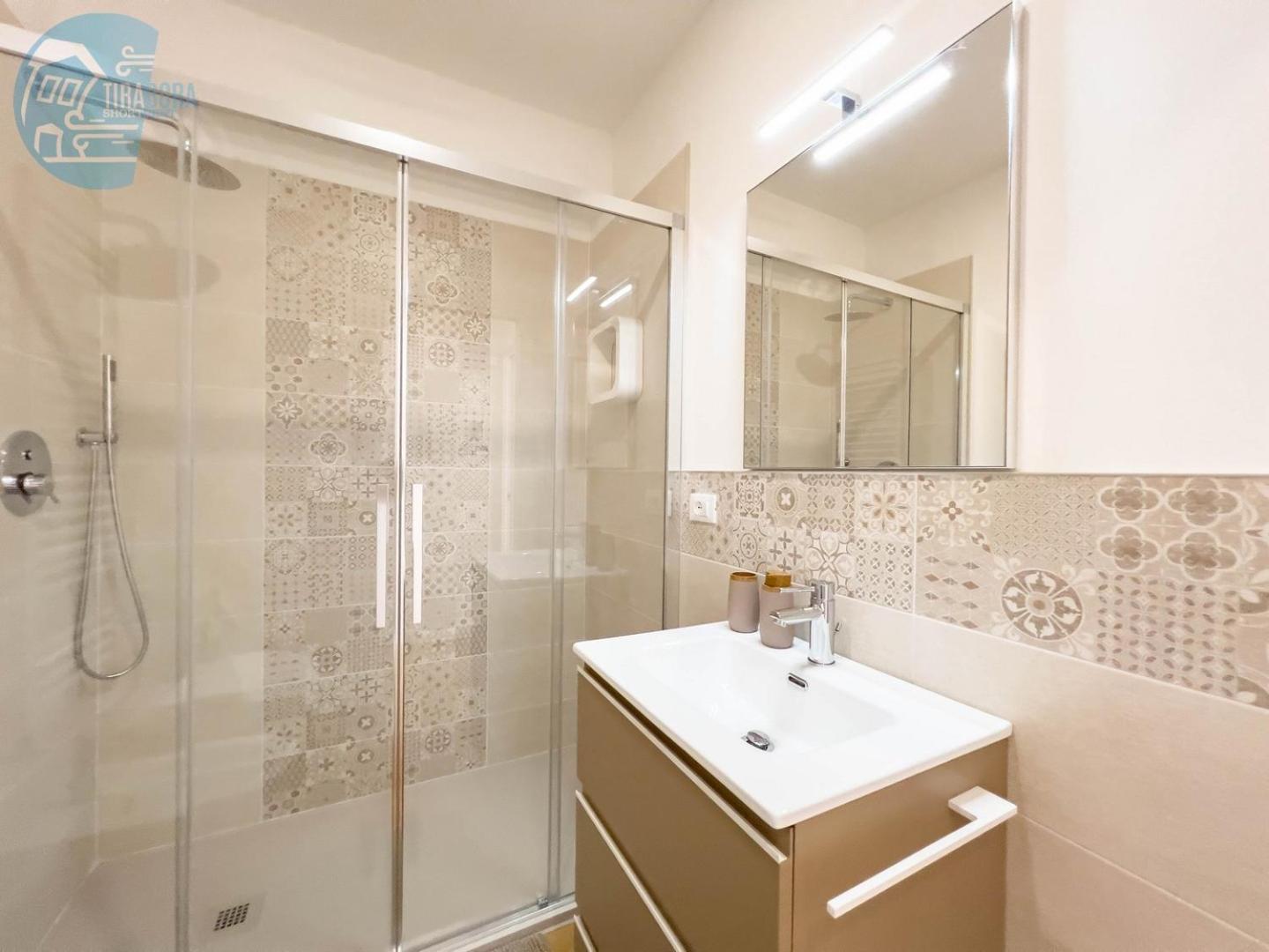 Cassa Di Risparmio 11 Tirabora Short Rent Trieste Bagian luar foto