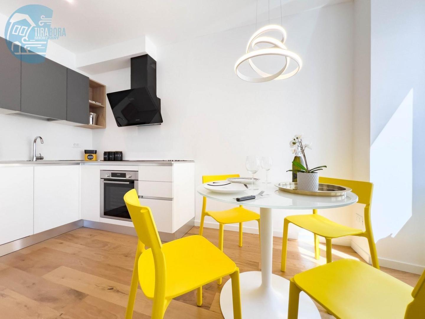 Cassa Di Risparmio 11 Tirabora Short Rent Trieste Bagian luar foto