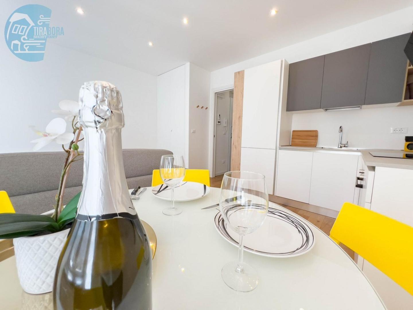 Cassa Di Risparmio 11 Tirabora Short Rent Trieste Bagian luar foto